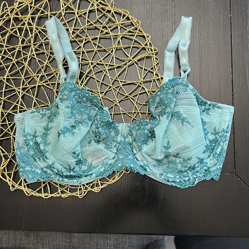 NWOT Wacoal Women's Embrace Lace Bra Size 40D
65191 - Picture 5 of 7